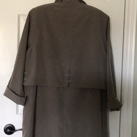 Woman’s full length trench coat - Picture 2 of 4